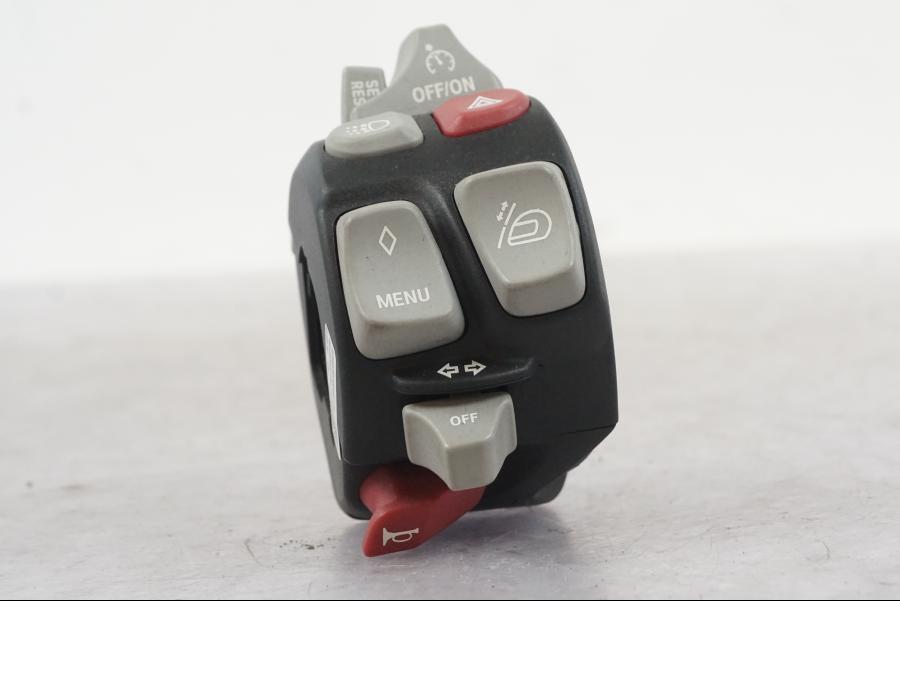 Baksidan på Styrelreglage från en BMW K 1600 GTL -2015 motorcykel.