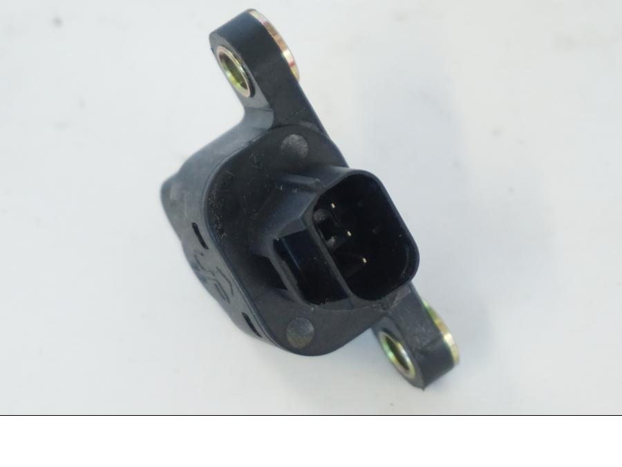 Snett nerifrån på Tilt Sensor från en Kymco Agility 125 -2019 scooter.