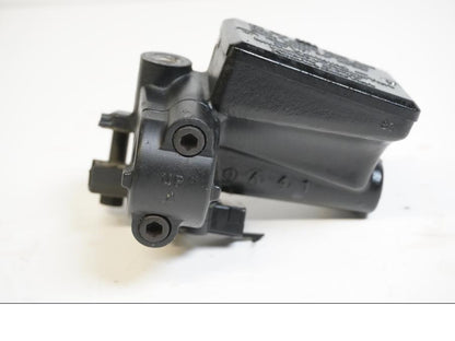 Baksidan på Kopplingshuvudcylinder från en Yamaha XJR 1300 -2000 motorcykel.