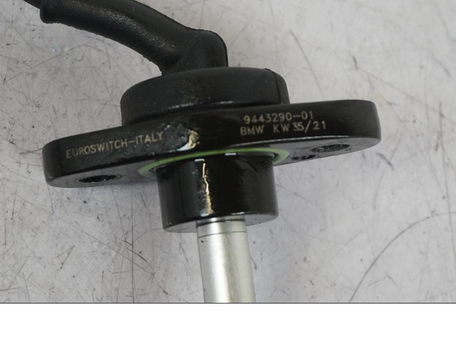 Höger sida på Oljenivågivare från en BMW R 1250 GS -2023 motorcykel.