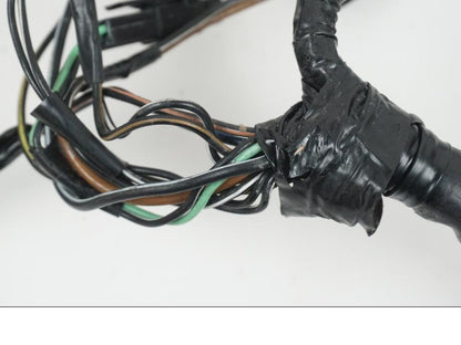 Snett uppifrån på Kablage från en Suzuki GSX-R 1000 -2007 motorcykel.