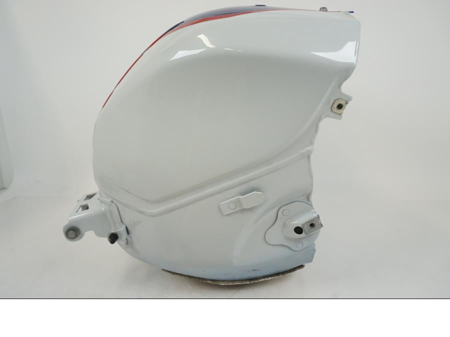 Vänster sida på Bensintank från en BMW S 1000 R -2019 motorcykel.