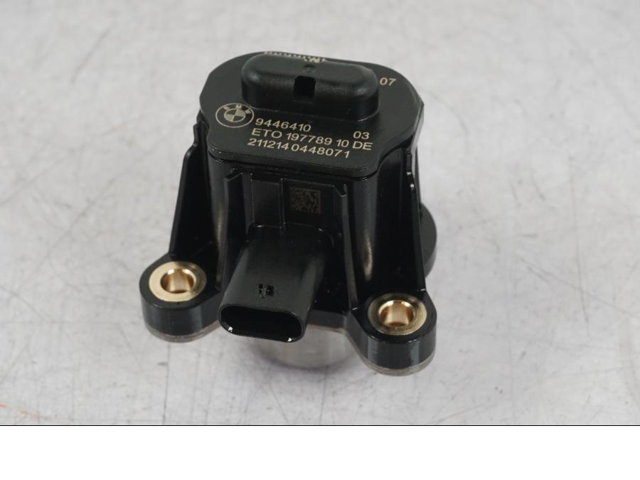 Baksidan på Solenoid från en BMW R 1250 GS -2023 motorcykel.