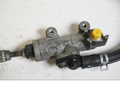 Baksidan på Bromshuvudcylinder från en Suzuki GSX 1300 R -1999 motorcykel.