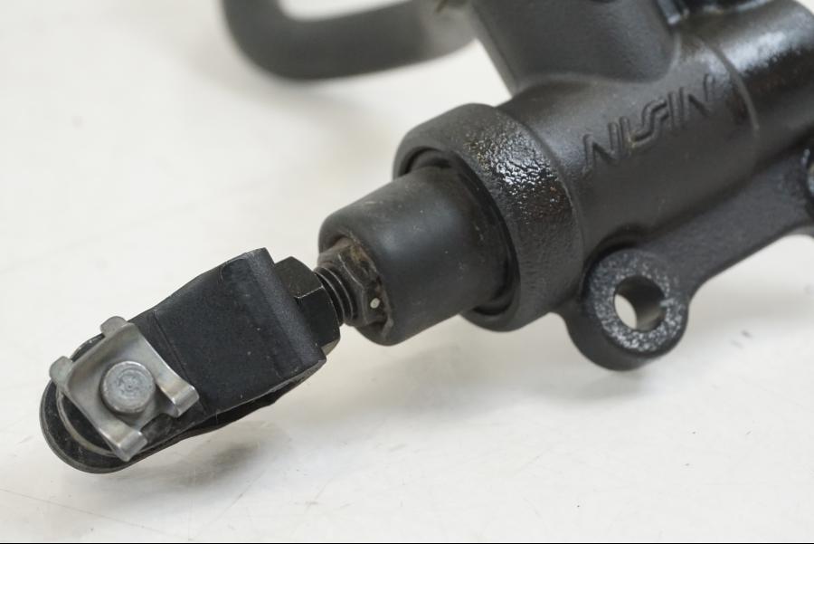 Höger sida på Bromshuvudcylinder från en Triumph Speed Triple -2021 motorcykel.