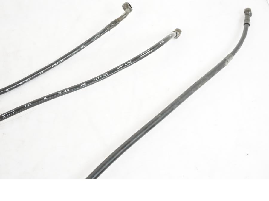 Höger sida på Bromsledning från en KTM 690 Duke -2015 motorcykel.