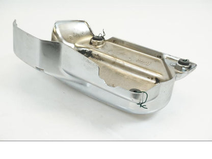 Vänster sida på Motorkåpa från en Yamaha XVS 1100 -2003 motorcykel.