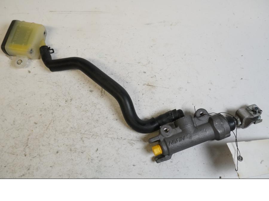 Framsidan på Bromshuvudcylinder från en Honda CRF 250 -2013 motorcykel.