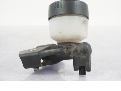 Vänster sida på Bromshuvudcylinder från en BMW R 1200 GS -2005 motorcykel.