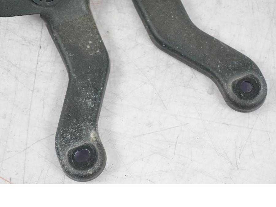 Baksidan på Instrumentfäste från en Suzuki GSF 1250 -2010 motorcykel.