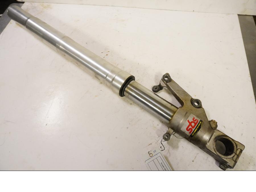 Framsidan på Gaffelben från en Suzuki GSX-R 750 -1997 motorcykel.