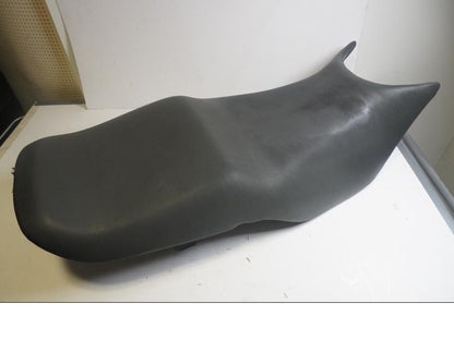 Framsidan på Sadel från en Honda NT 650 V -1998 motorcykel.