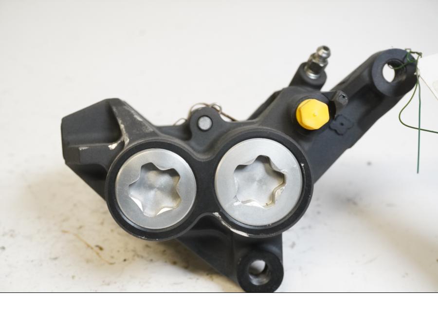 Framsidan på Bromsok från en Yamaha FZ-1 N -2009 motorcykel.