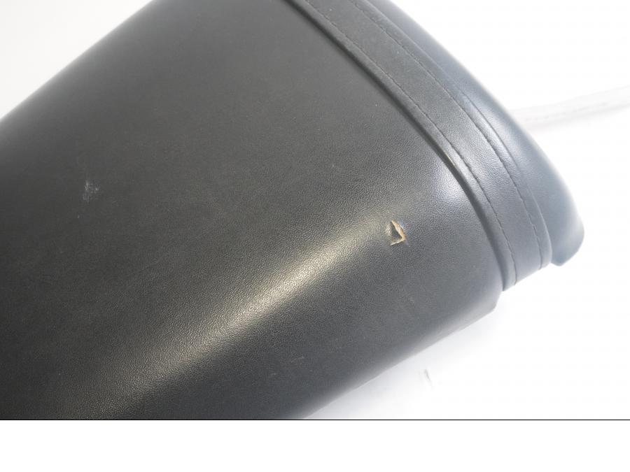 Baksidan på Sadel från en Honda CBR 900 RR -1999 motorcykel.