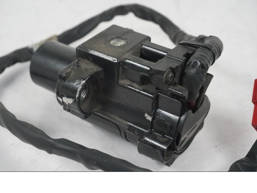 Extrabild3 på <p>Låssats från Honda XL 650 V 2000.</p>

<p>1st nyckel, tändningslås, sadellås, tanklock/lås.</p>

<p>HISS antenn. Slitage av lack på tändningslåset se bild.</p> motorcykel.