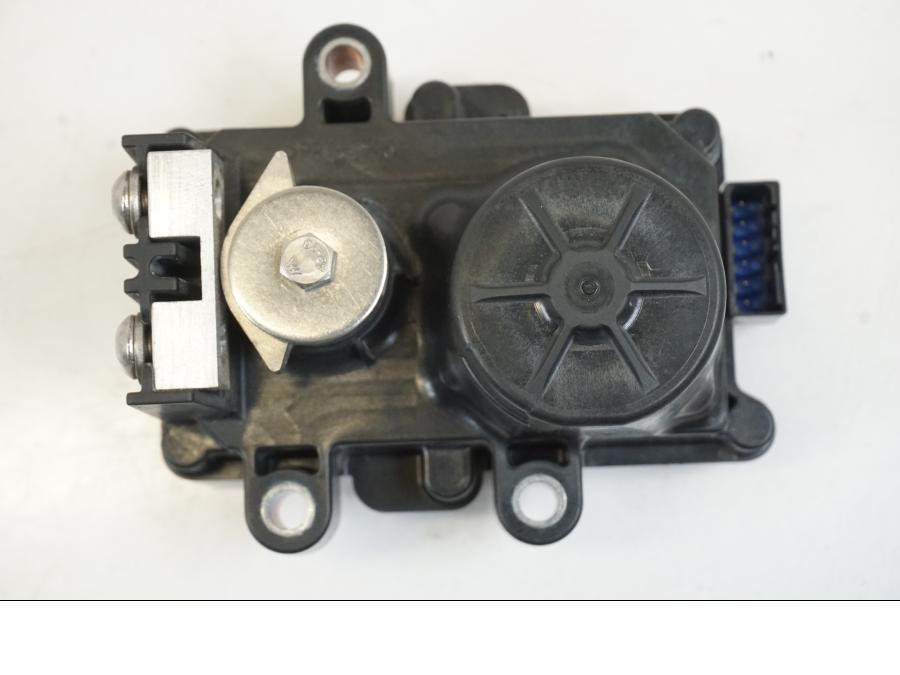 Baksidan på Avgasspjällmotor från en Triumph Speed Triple -2021 motorcykel.