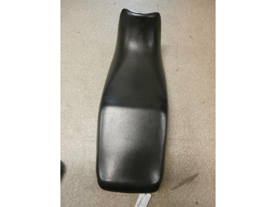 Baksidan på Sadel från en Kawasaki GPZ 500 -1991 motorcykel.