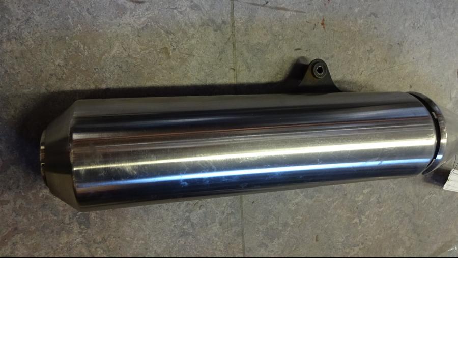 Framsidan på Ljuddämpare från en Honda CB 900 F Hornet -2002 motorcykel.