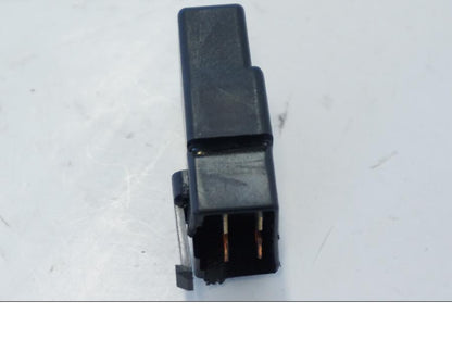 Vänster sida på Relä från en Honda CBR 900 RR -2001 motorcykel.