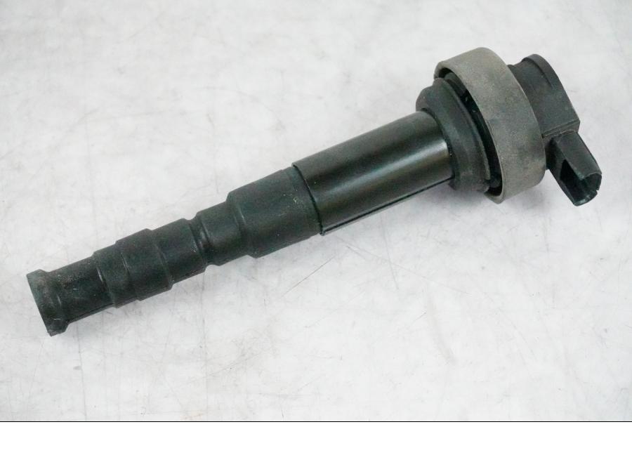 Framsidan på Tändspole från en BMW K 1200 S -2005 motorcykel.