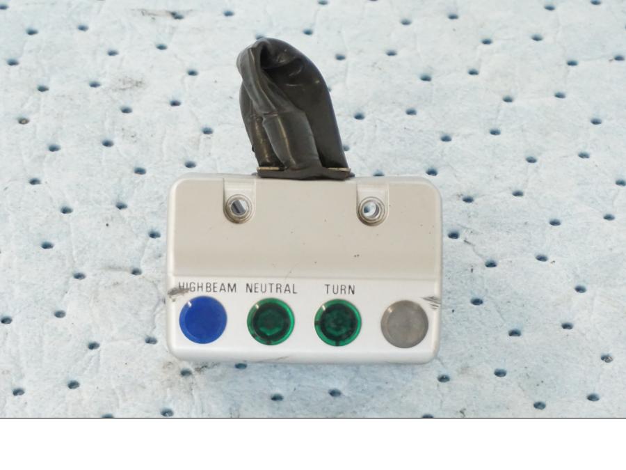 Framsidan på Kontrollamppanel från en Yamaha XV 535 -1995 motorcykel.