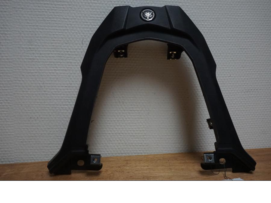 Framsidan på Bakvinge från en Yamaha MT-07 Tracer -2016 motorcykel.