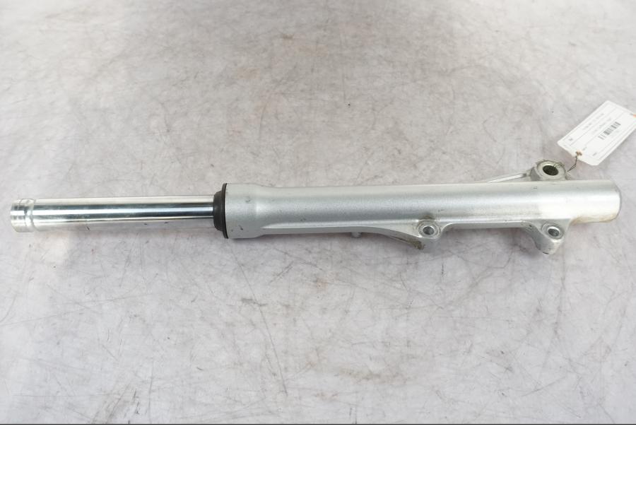 Höger sida på Gaffelben från en Honda ANF 125 -2009 motorcykel.