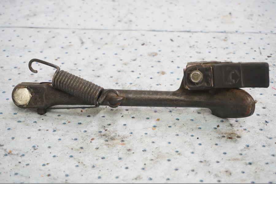 Framsidan på Sidostöd från en Honda GL 1200 -1987 motorcykel.