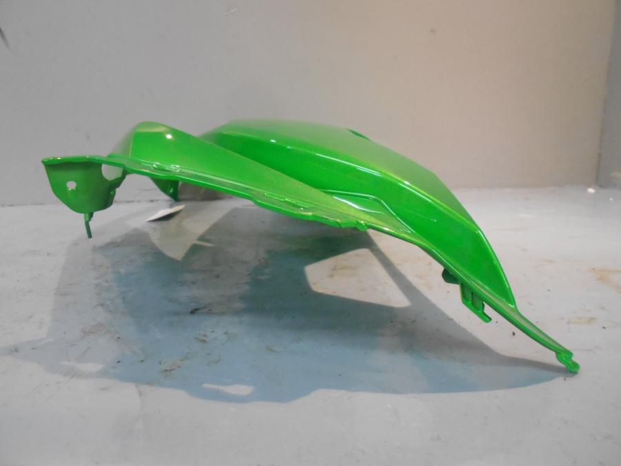 Snett uppifrån på Sidkåpa från en Kawasaki ER-6F -2012 motorcykel.