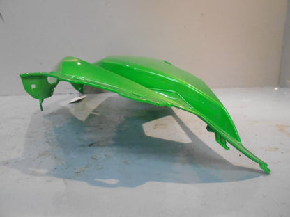 Snett uppifrån på Sidkåpa från en Kawasaki ER-6F -2012 motorcykel.