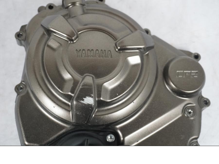 Höger sida på Motorkåpa från en Yamaha MT-07 -2020 motorcykel.