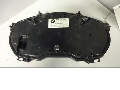 Baksidan på Instrumentpanel från en BMW R 1200 RT -2008 motorcykel.