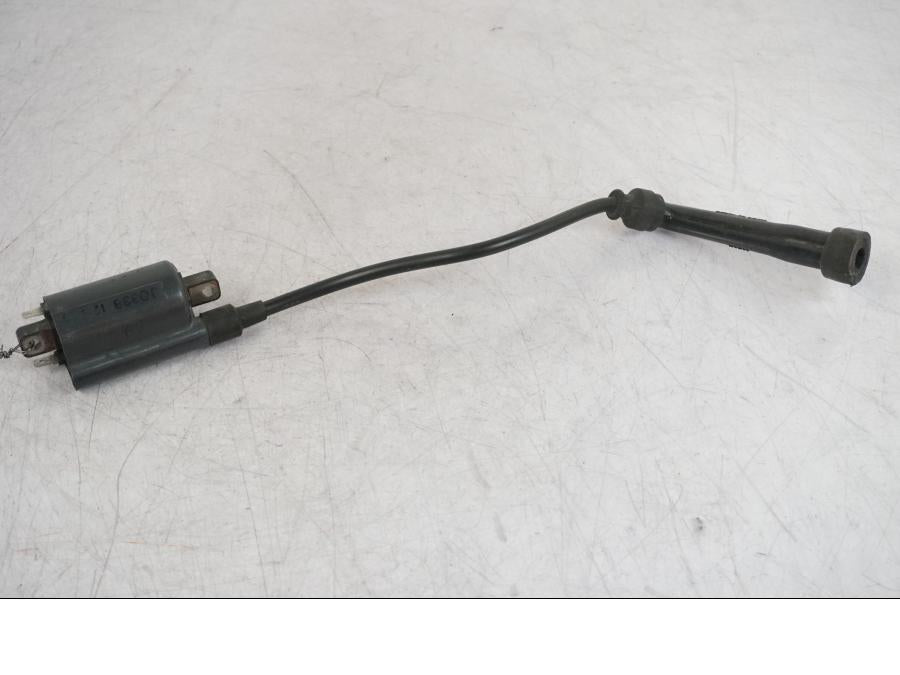 Framsidan på Tändspole från en Suzuki VZ 800 -2000 motorcykel.