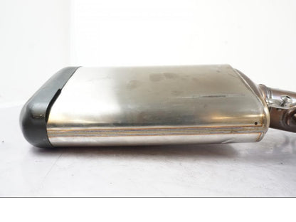 Snett uppifrån på Ljuddämpare från en Kawasaki ZX-6R -2011 motorcykel.