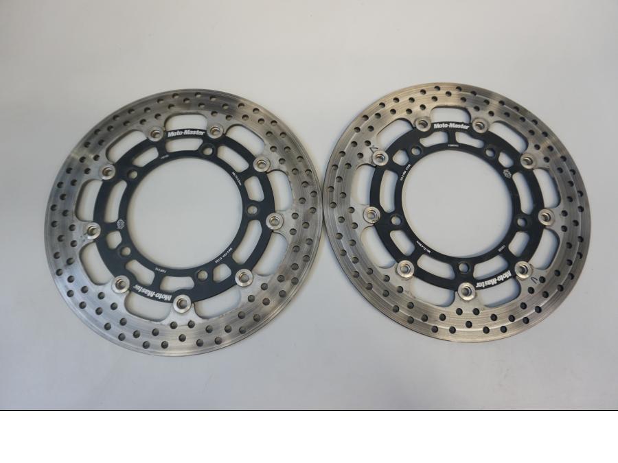 Framsidan på Bromsskiva från en Suzuki SFV 650 A Gladius -2012 motorcykel.