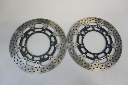 Framsidan på Bromsskiva från en Suzuki SFV 650 A Gladius -2012 motorcykel.