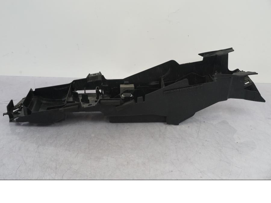 Vänster sida på Undertail från en Yamaha MT-09 SP -2018 motorcykel.