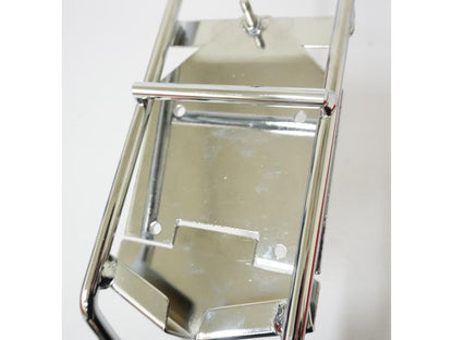 Snett nerifrån på Sissybar från en Yamaha XVS 1100 -2007 motorcykel.