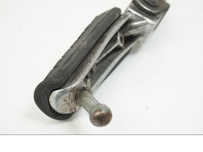 Snett nerifrån på Fotpinne från en Yamaha FZR 1000 -1990 motorcykel.