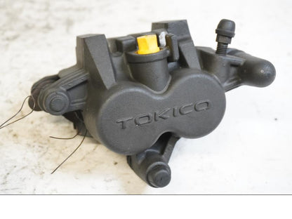 Framsidan på Bromsok från en Suzuki VZ 800 -2002 motorcykel.