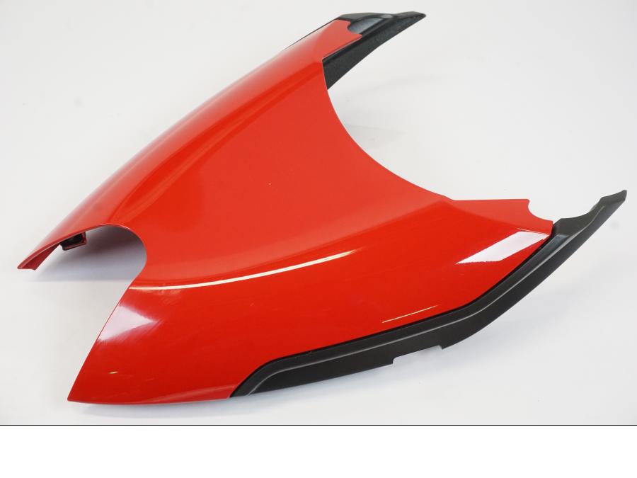 Framsidan på Undertail från en Triumph Trident -2021 motorcykel.