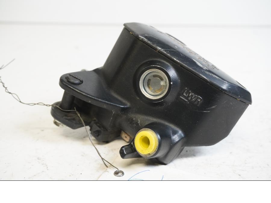 Framsidan på Bromshuvudcylinder från en Kawasaki ER-6N -2014 motorcykel.