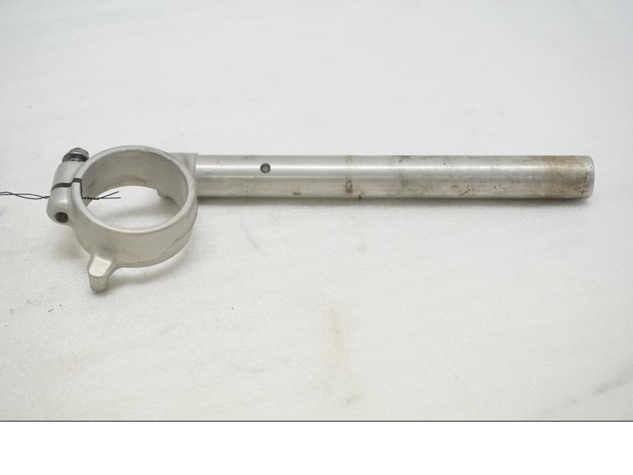 Baksidan på Styre från en Suzuki GSX-R 600 -2004 motorcykel.