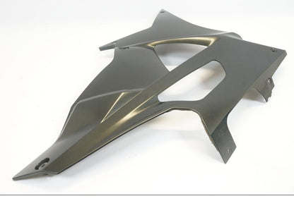 Snett uppifrån på Magkåpa från en BMW S 1000 RR -2011 motorcykel.