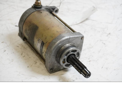 Framsidan på Startmotor från en Suzuki TL 1000 S -1998 motorcykel.