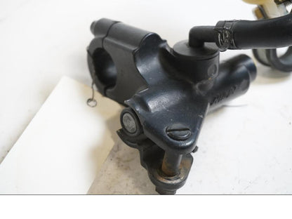 Baksidan på Bromshuvudcylinder från en Suzuki TL 1000 S -1998 motorcykel.