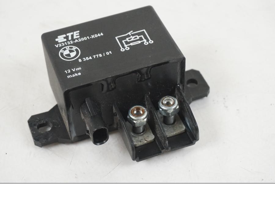 Framsidan på Startrelä från en BMW R 1250 GS -2021 motorcykel.