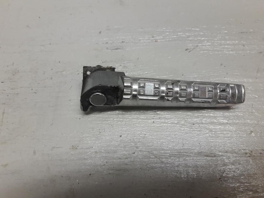 Baksidan på Fotpinne från en Yamaha XSR 900 -2016 motorcykel.