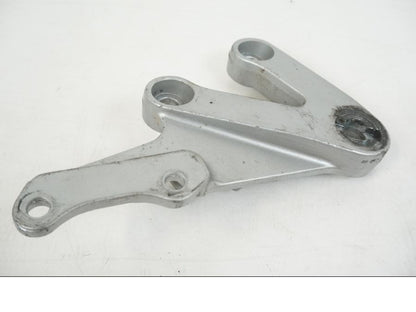 Vänster sida på Fotpinnefäste från en Suzuki GSX-R 750 -2001 motorcykel.