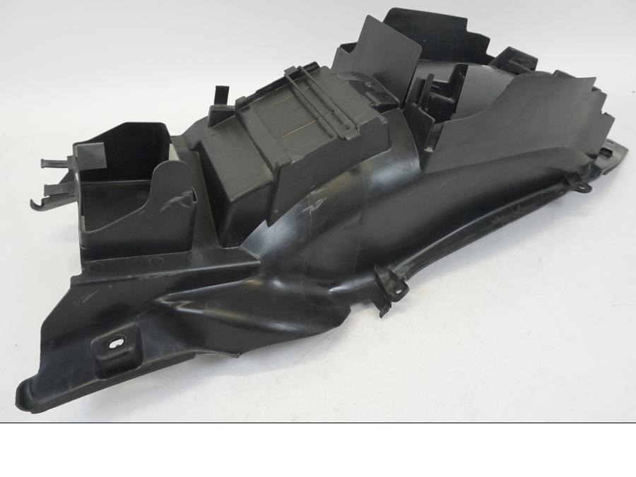 Framsidan på Undertail från en Suzuki GSX 1300 R -2017 motorcykel.